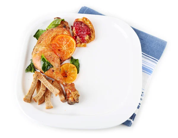 Batons de frango frito caseiro com legumes na placa isolada em branco — Fotografia de Stock
