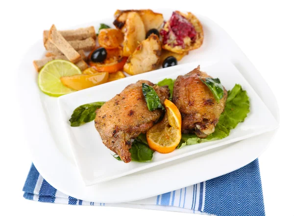Homemade fried chicken drumsticks with vegetables on plate isolated on white — Stock Photo, Image