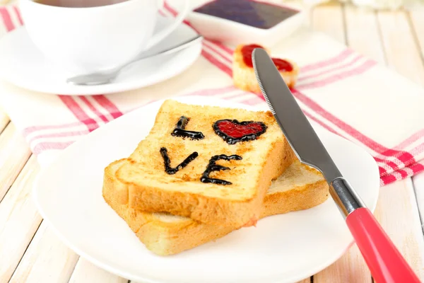 Delicious toast with jam and cup of tea on table close-up — Stock Photo, Image