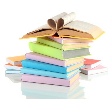 beyaz izole kitap yığınları