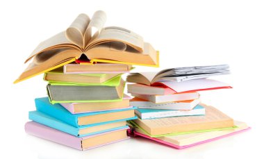 beyaz izole kitap yığınları