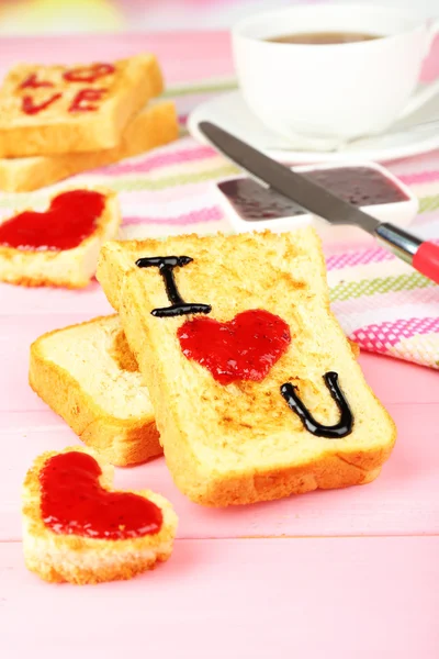 Delicious toast with jam and cup of tea on table close-up — Stock Photo, Image