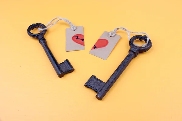 Keys to heart, Conceptual photo. On color background — Stock Photo, Image