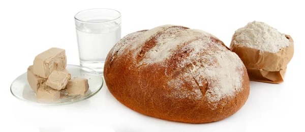 Složení s žitným chlebem izolované na bílém — Stock fotografie