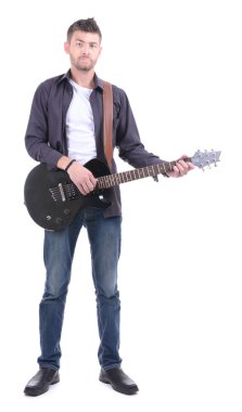 genç müzisyen üzerine beyaz izole gitar çalmak