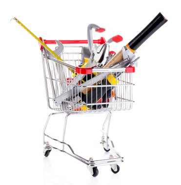 alışveriş sepeti üzerine beyaz izole inşaat araçları