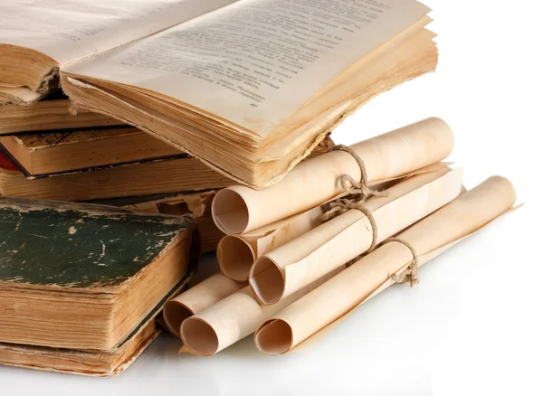 Högen av gamla böcker och bläddra isolerad på vit — Stockfoto