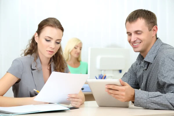 Impiegati al lavoro — Foto Stock