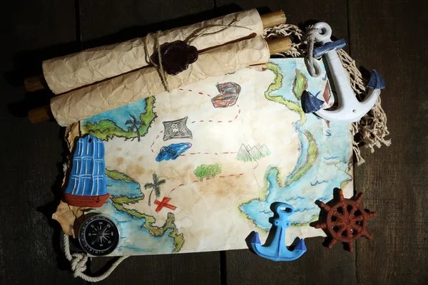Старая бумага с морскими аксессуарами, изолированная на деревянном фоне — стоковое фото