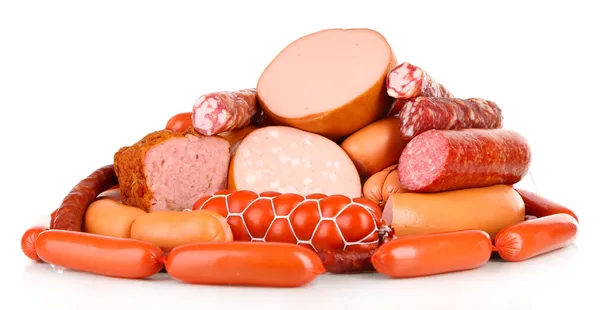 Beaucoup de différentes saucisses isolées sur blanc — Photo