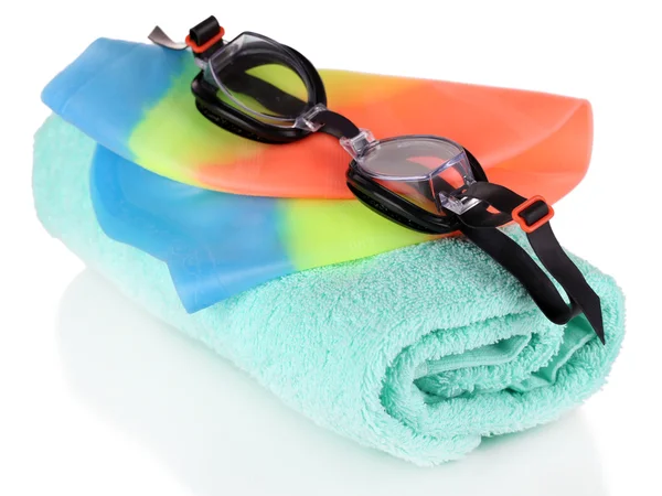 Set for pool: swim cap, goggles and towel isolated on white — Stock Photo, Image