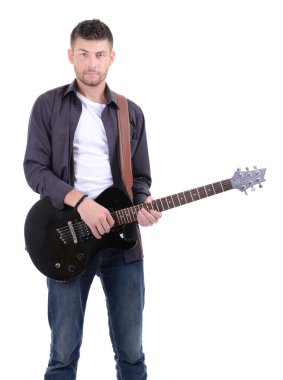 genç müzisyen üzerine beyaz izole gitar çalmak