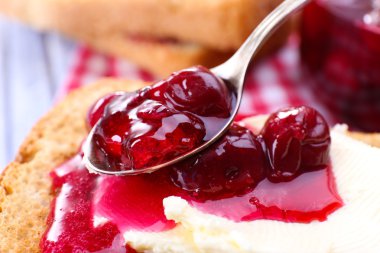enfes tost reçelli üzerinde tablo yakın çekim