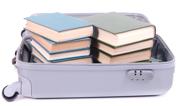 Maleta con libros aislados en blanco — Foto de Stock