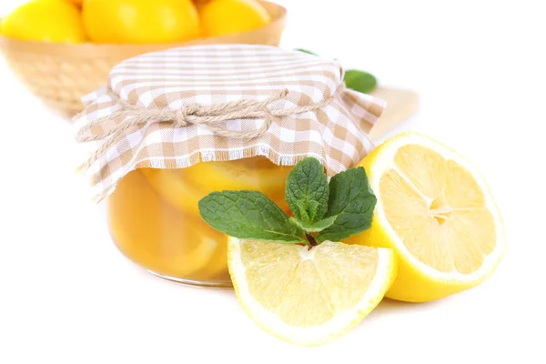 Gustosa marmellata di limone isolata su bianco — Foto Stock