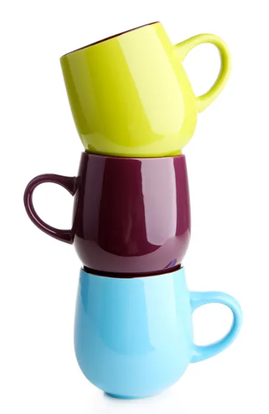 Цветные чашки, изолированные на белом — стоковое фото