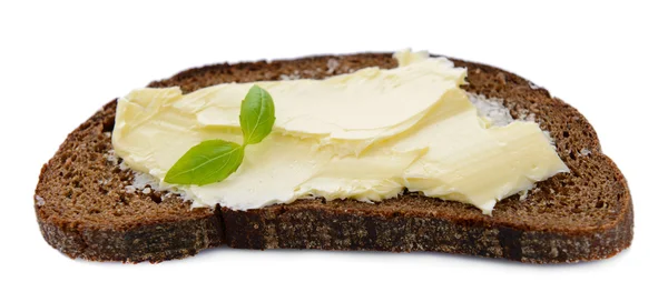 Fatia de pão de centeio com manteiga, isolado em branco — Fotografia de Stock