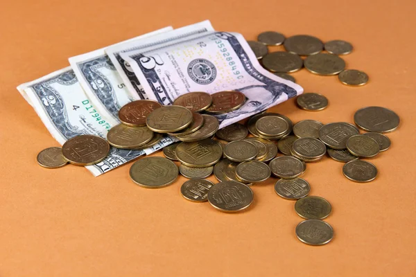 Dinero sobre fondo marrón — Foto de Stock