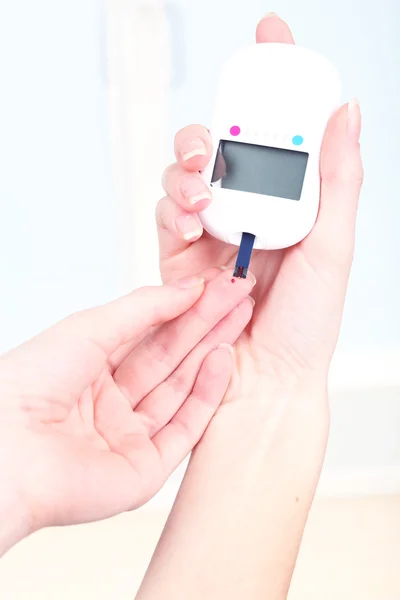 Measuring glucose level blood close-up — Stock Photo, Image