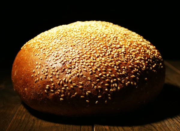 Pane su sfondo scuro — Foto Stock