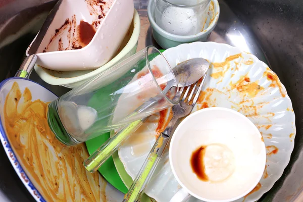 Utensili da cucina bisogno di lavare da vicino — Foto Stock