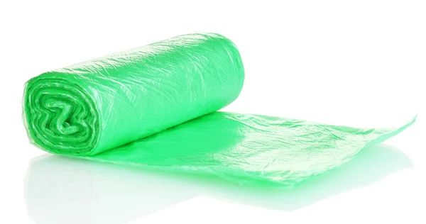 Roll van groene vuilniszakken geïsoleerd op wit — Stockfoto