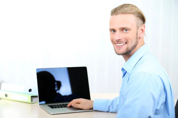 Man in office at workplace — Stock Photo, Image