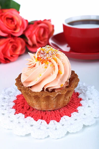 Gâteau savoureux sur table close-up — Photo