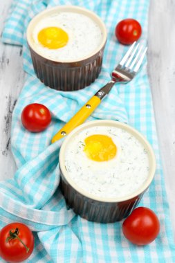 tablo üzerinde pişmiş yumurta yakın çekim