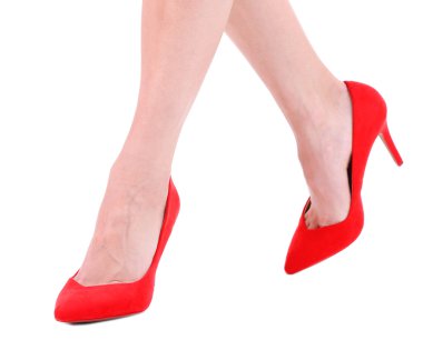 güzel kadın bacaklarını açıp üzerine beyaz izole kırmızı ayakkabılar