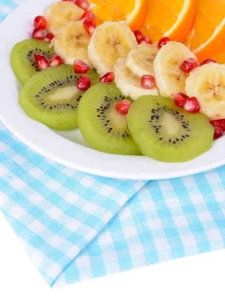 Süße frische Früchte auf dem Teller in Großaufnahme — Stockfoto