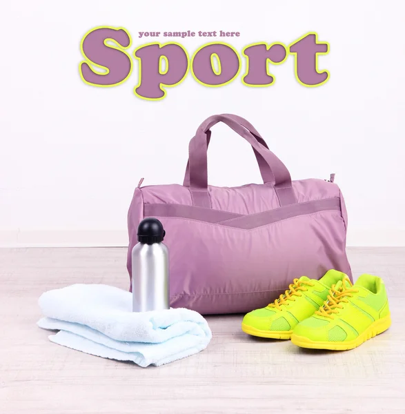 Sports bag with sports equipment in gymnasium — Stock Photo, Image