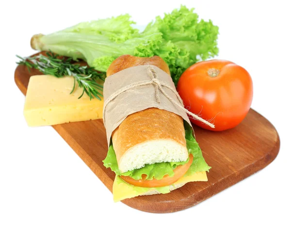 Taze ve lezzetli sandviç üzerine beyaz izole — Stok fotoğraf