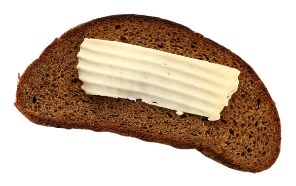Scheibe Roggenbrot mit Butter, isoliert auf weiß — Stockfoto