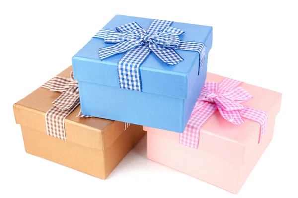 Geschenkboxen isoliert auf weiß — Stockfoto
