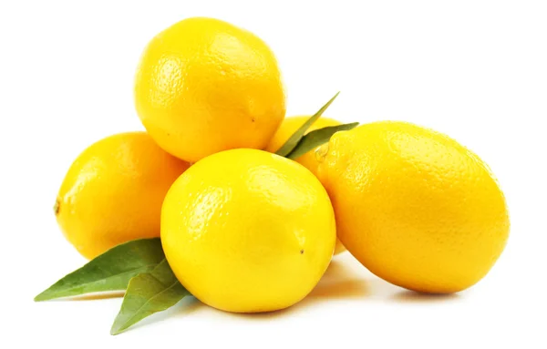 Limones maduros aislados en blanco — Foto de Stock