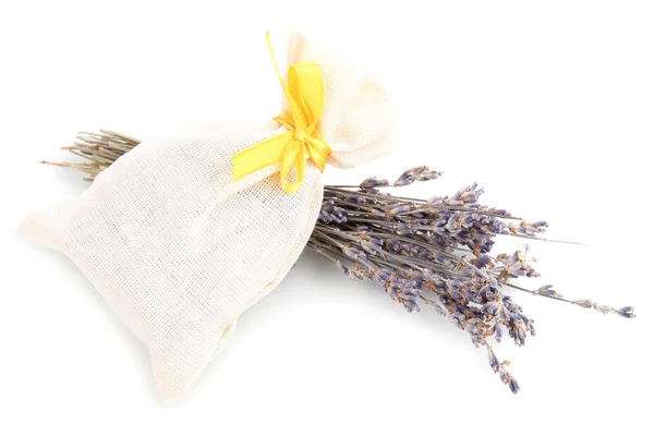 Bolso sobre textil con flores secas de lavanda aisladas en blanco —  Fotos de Stock
