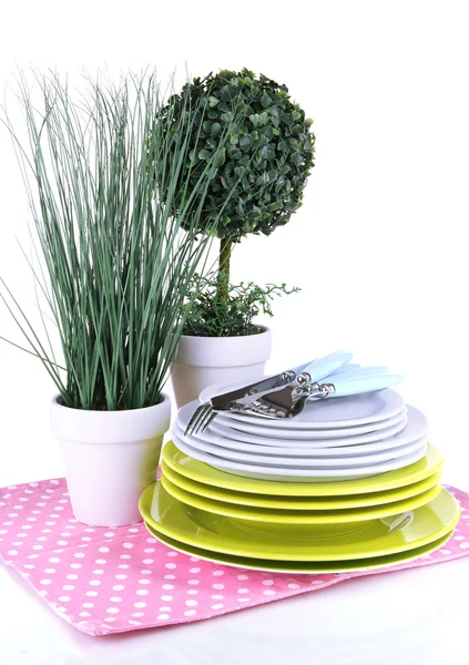 Platos limpios con flores aisladas en blanco — Foto de Stock