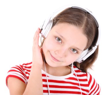 güzel küçük bir kız üzerinde beyaz izole müzik dinlemek