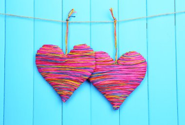 ahşap zemin üzerinde dekoratif Kalpler