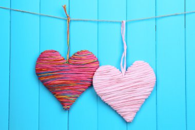 ahşap zemin üzerinde dekoratif Kalpler