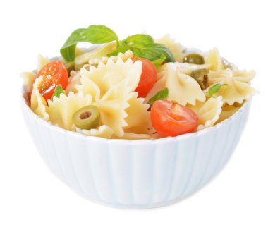 lezzetli pasta plaka üzerinde beyaz izole domates ile