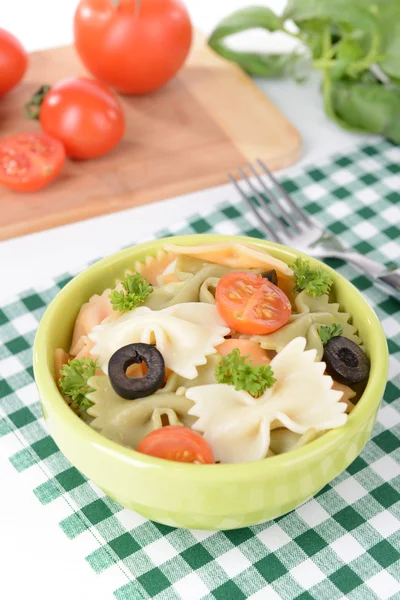 Leckere Pasta mit Tomaten auf dem Teller aus nächster Nähe — Stockfoto