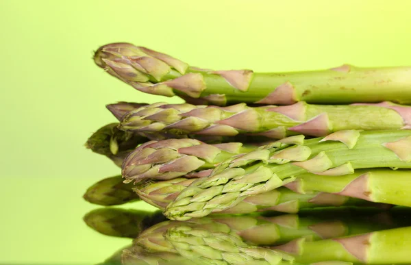 Delicious asparagus on green background — Stock Photo, Image