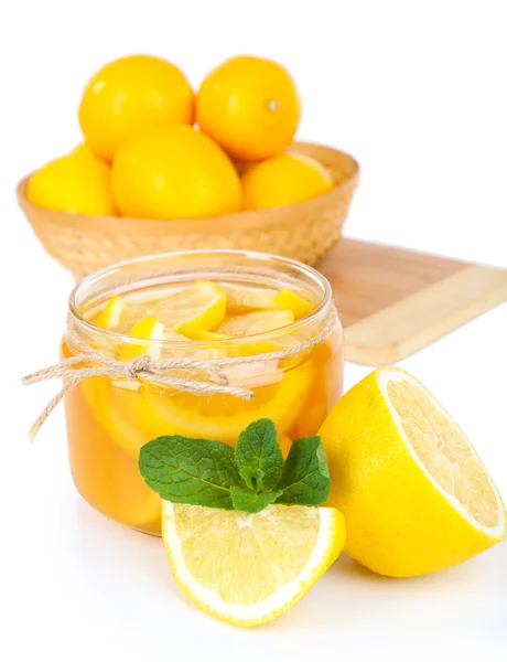 Beyaz izole lezzetli limon reçeli — Stok fotoğraf