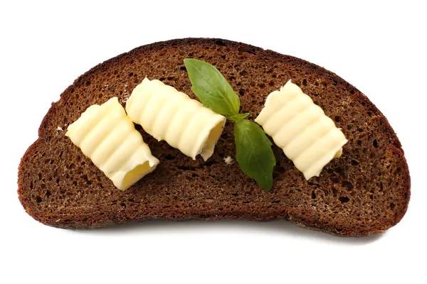 Segment van roggebrood met boter, geïsoleerd op wit — Stockfoto