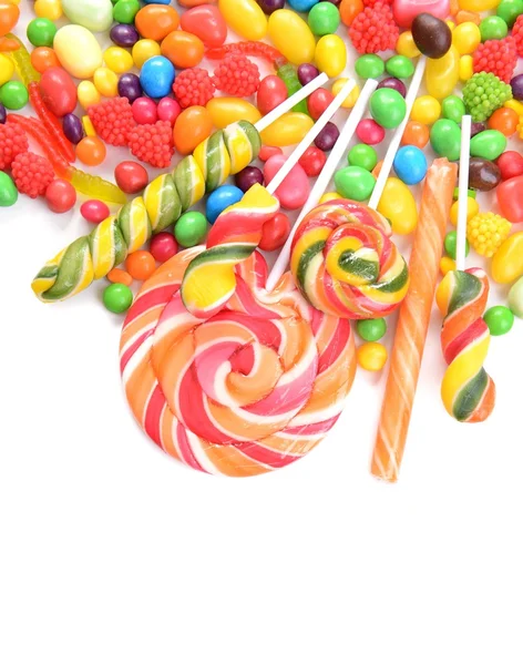 Различные красочные фруктовые конфеты крупным планом — стоковое фото