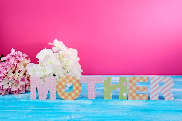 Mother- lettering of handmade paper letters on pink background — Stock Photo, Image