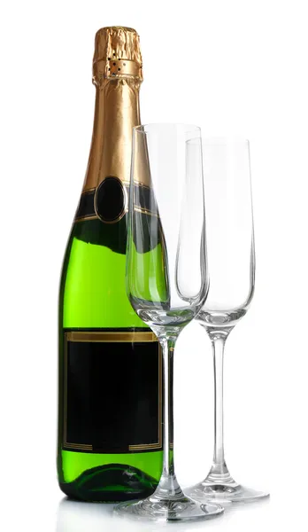 Botella de champán y copas vacías, aislada sobre blanco —  Fotos de Stock
