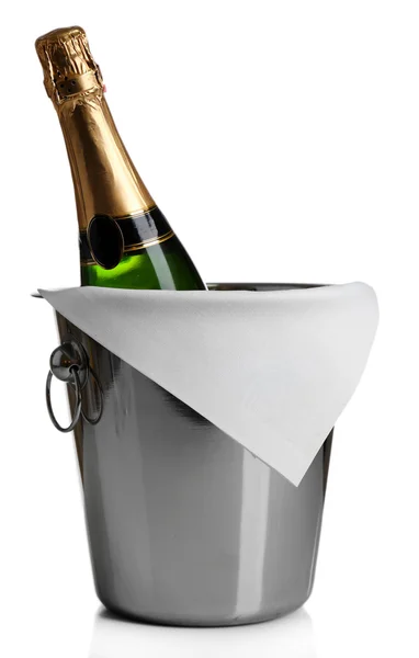 Bottiglia di champagne in secchio isolato su bianco — Foto Stock